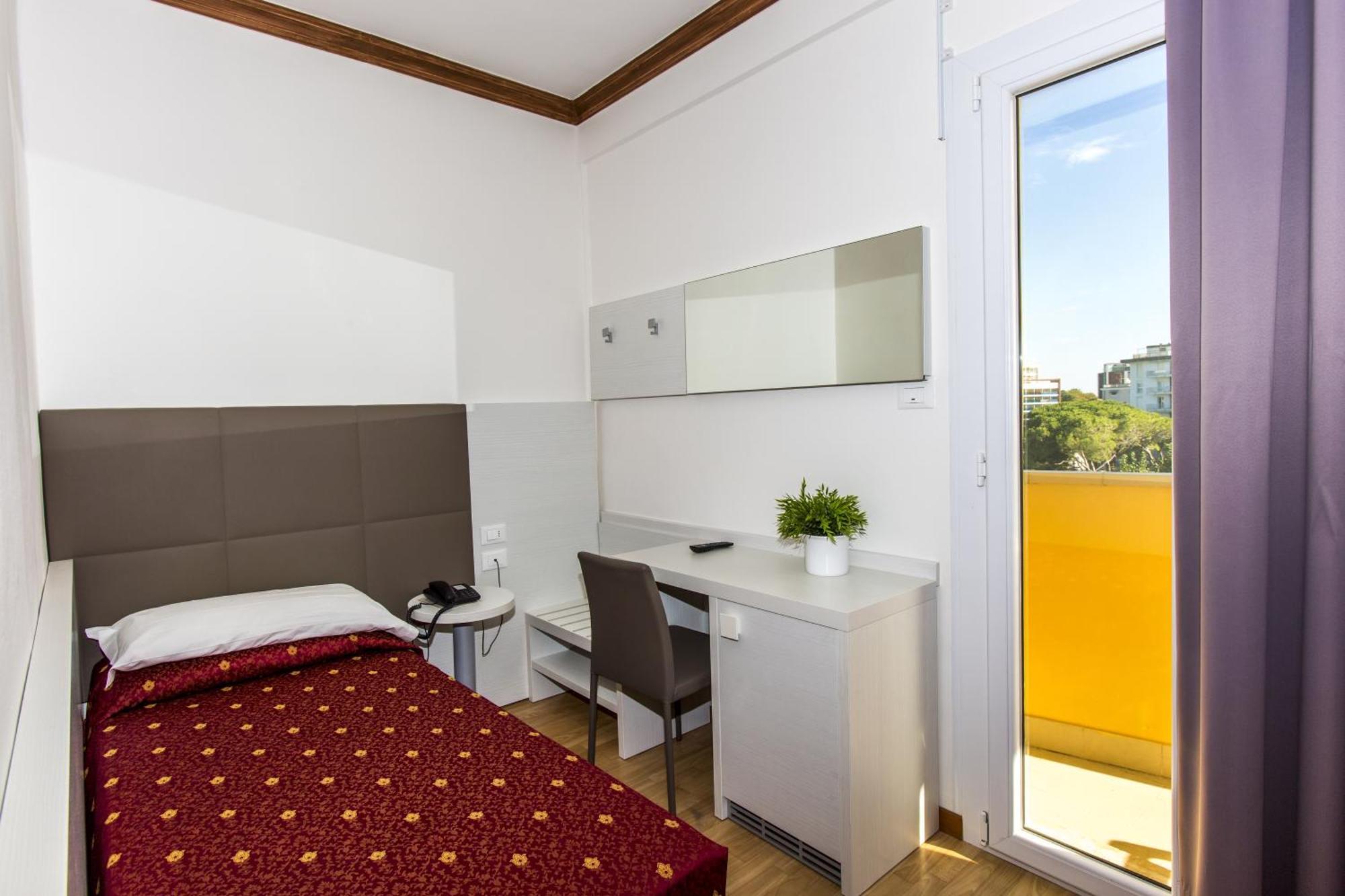 Mondial Hotel 3*