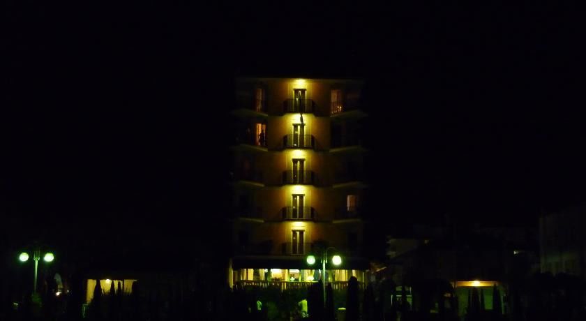 Hotel Mondial 3*
