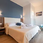 Mondial Hotel 3*