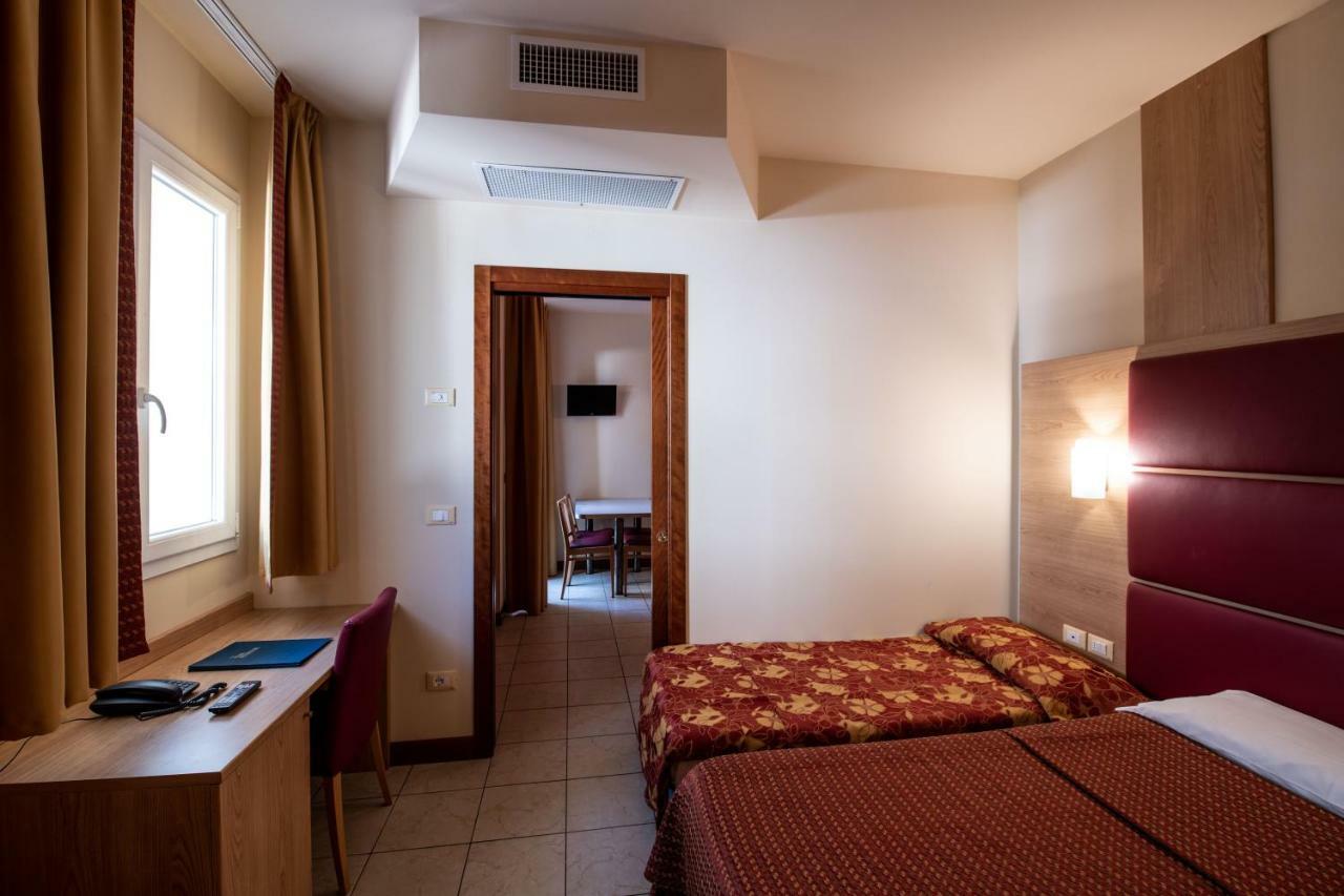 Hotel Mondial 3*