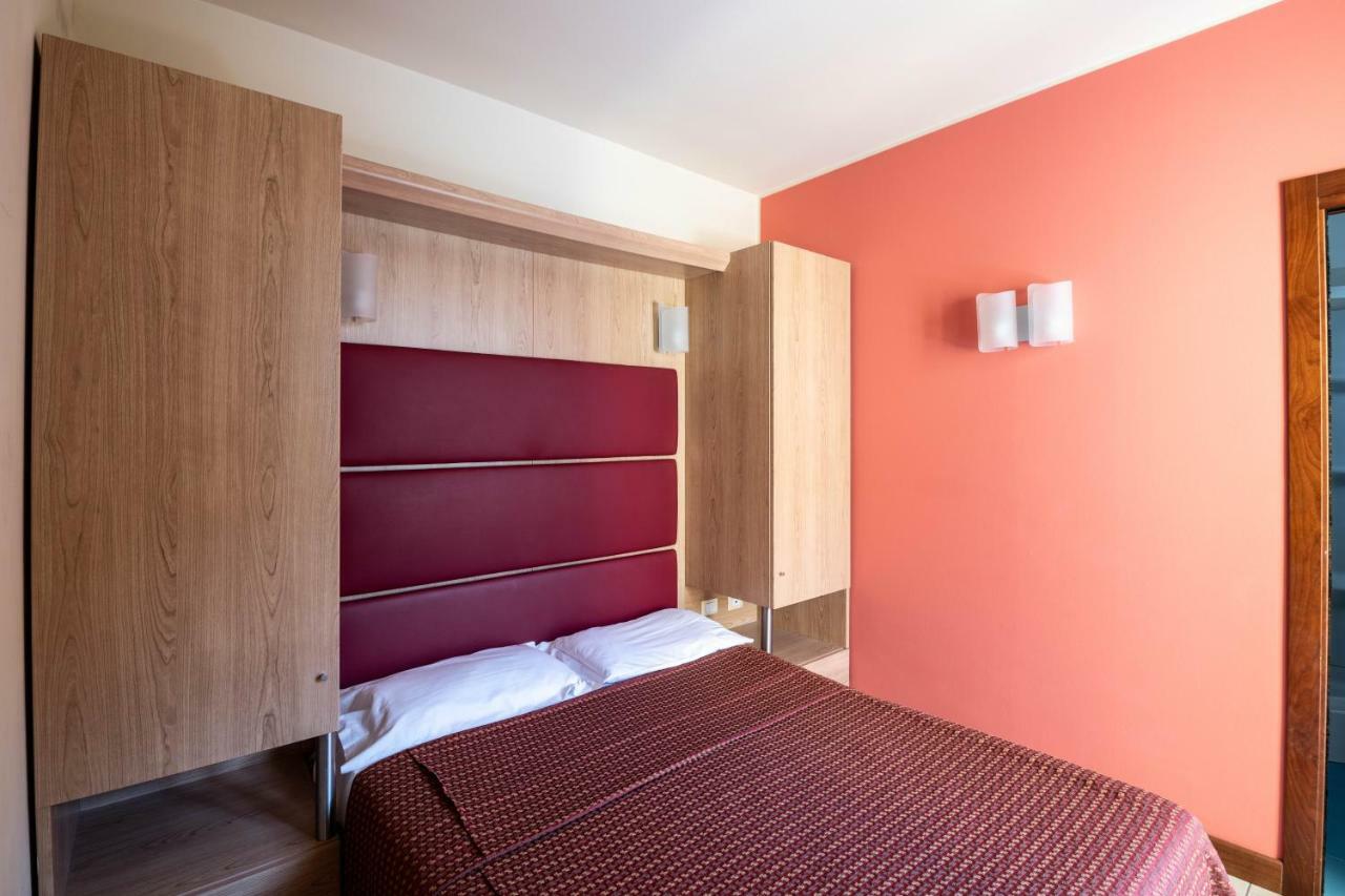 Mondial Hotel 3*